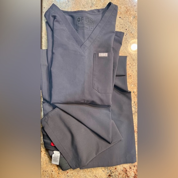 FIGS Scrub Top - Picture 8 of 8